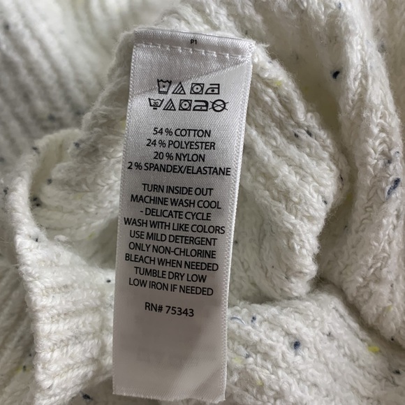 T24 Yet Again white Cowl neck sweater with asymmetrical large brown buttons - Picture 7 of 11